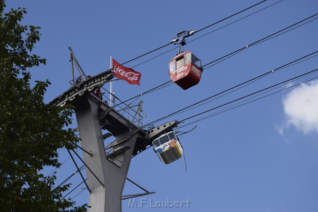 Koelner Seilbahn Gondel blieb haengen Koeln Linksrheinisch P214.JPG - Miklos Laubert